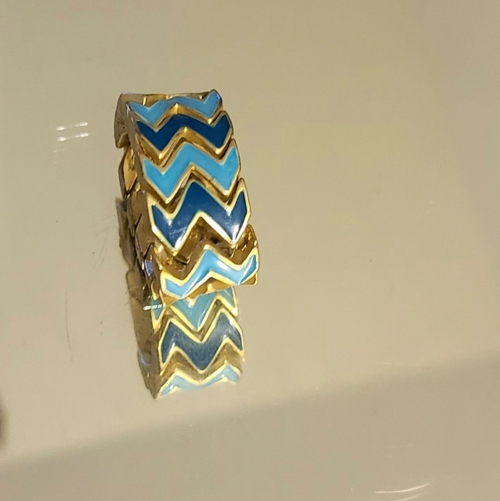 Stretch Statement Ring - Picture 2 of 3